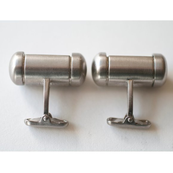 Kenneth Cole Hour Glass Cuff Links - Picture 5 of 7